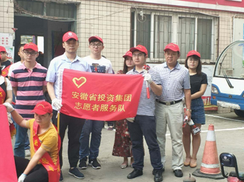 公司團(tuán)總支志愿服務(wù)隊參加社區(qū)清潔家園志愿服務(wù)活動 